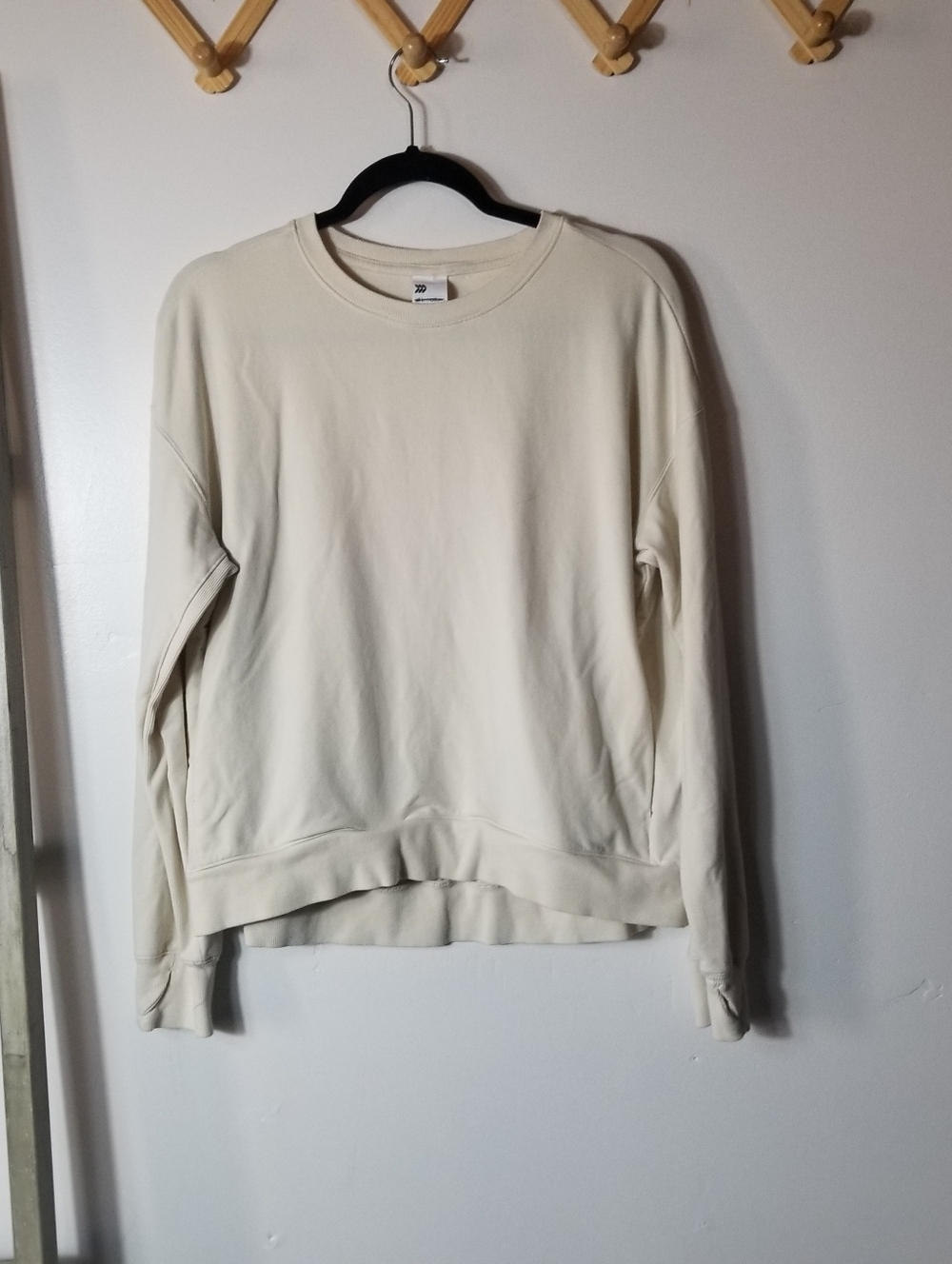 ALL IN MOTION WOMEN'S CREAM SWEATSHIRT WITH POCKETS SIZE LARGE